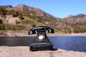 oud telefoon Aan een rots foto