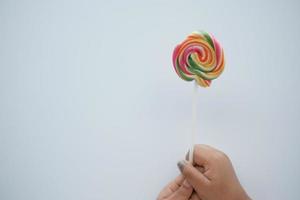 kind Holding een lolly snoep foto