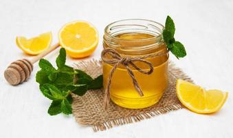 honing met citroen en munt foto
