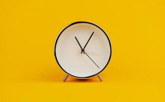 wit klok Aan geel achtergrond concept van tijd tijd planning foto