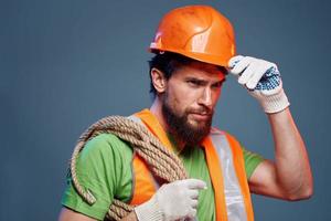 Mens in werken uniform bouw industrie bijgesneden visie foto