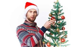 emotioneel Mens in een de kerstman hoed Kerstmis decoraties vakantie nieuw jaar studio poseren foto
