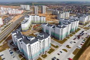 antenne panoramisch visie van modern woon- Oppervlakte van hoogbouw gebouwen foto