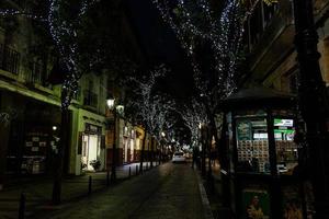 origineel Kerstmis verlichting Bij nacht in de Spaans stad van zaragoza foto