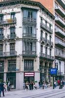 interessant herenhuis met origineel ramen in de Spaans stad van zaragoza in de oud stad- foto