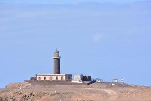 vuurtoren door de zee foto