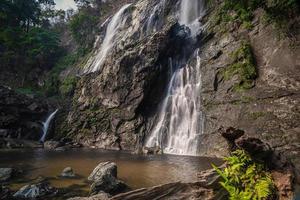 khlong lan waterval, mooi watervallen in klong lan nationaal park van Thailand foto