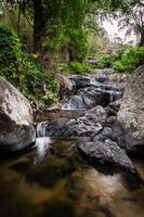 khlong naam lai waterval, mooi watervallen in klong lan nationaal park van Thailand foto