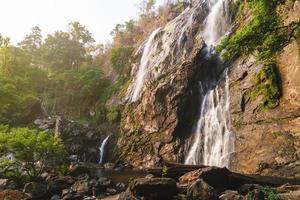 khlong lan waterval, mooi watervallen in klong lan nationaal park van Thailand foto