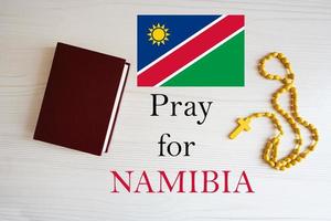bidden voor Namibië. rozenkrans en heilig Bijbel achtergrond. foto