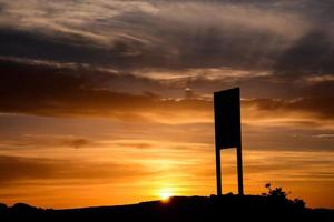 kleurrijk lucht Bij zonsondergang foto