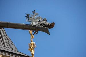 detail Aan de Koninklijk kasteel in Krakau in Polen tegen de achtergrond van een blauw lucht foto