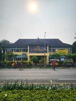 bekasi, Indonesië - 12 maart 2023 bekasi stad Golkar partij kantoor gebouw welke is Nee langer gebruikt foto