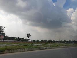 landschap met mooi lucht, lief landelijk natuur, onbeperkt ruimte, bangladesh. foto