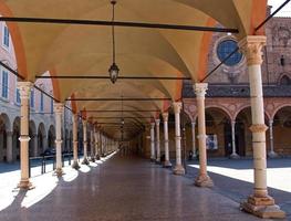 bologna, Italië, juni 2, 2022 portiek dei dienst. beroemd speelhal van bologna. UNESCO erfgoed sinds 2021. foto
