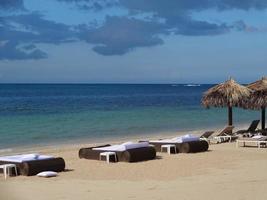 blauw oceaan strand foto