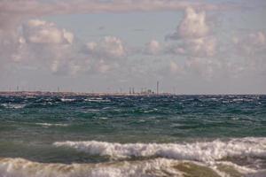 zonnig landschap met de strand del ingles Aan de Spaans kanarie eiland oma canaria foto