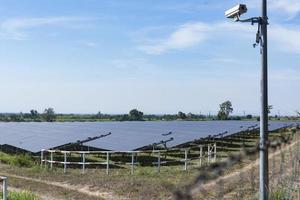 achtergrond van fotovoltaïsche cel boerderij of zonne- panelen veld- eco vriendelijk en schoon energie foto