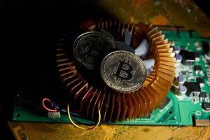 cryptogeld, bitcoin Aan een chip, blockchain foto