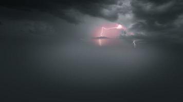 bliksem onweersbui flash over- de nacht lucht. concept Aan onderwerp het weer, rampen foto