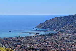 visie van de voordeel punt van de stad van Alanya in kalkoen en de middellandse Zee zee foto