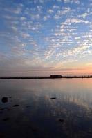 zonsondergang op de rivier foto