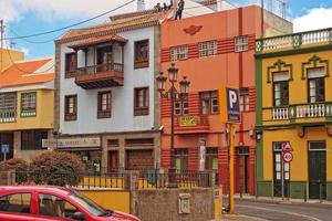 plaats landschappen met oud historisch huurkazernes en straten in de voormalig hoofdstad van de Spaans kanarie eiland Tenerife foto