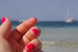 roze nagels zomer stijl manicuren, natuur achtergrond foto
