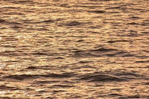 golven in de oceaan foto