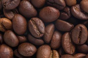 dichtbij omhoog van geroosterd robusta en arabica koffie bonen foto