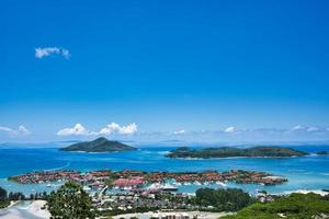 visie van Eden eiland, st anne eiland, praslin en la cijfer en de marinier park van st anne, mahe Seychellen. foto