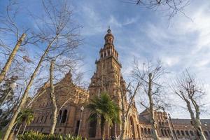 plein de espana is een plein gelegen in sevilla, Spanje en was gebouwd voor de Iberisch-Amerikaans expo, en het heeft een belangrijk plaats in Spaans architectuur foto