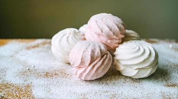 marshmallows snoep op een tafel foto