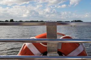 veiligheid ring Aan een boot het spoor foto