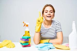 emotioneel vrouw wasmiddel schoonmaak gereedschap huiswerk levensstijl foto