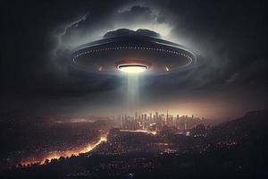 onheilspellend ufo bovenstaand de stad foto