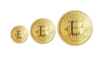 metalen munt cryptocurrency bitcoins geïsoleerd op een witte achtergrond