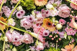 natuurlijk roze achtergrond met bloemen detailopname foto