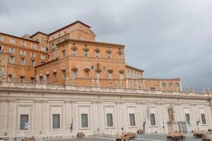 Rome 2023 steen gekleurde huis met uitzicht st. peter's plein foto