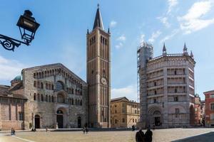 parma, italië-april 3, 2022-weergave van de kerk in parma gedurende een zonnig dag. foto