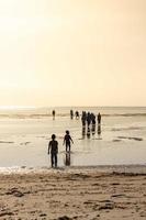 zonsopgang op het strand foto