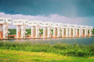 elektrische dam bij het reservoir foto