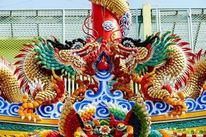 een beeldhouwwerk van een Thailand tempel foto