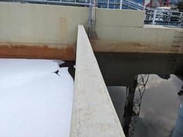 macht fabriek project werkzaamheid voor water behandeling fabriek en controle apparatuur. de foto is geschikt naar gebruik voor industrie achtergrond, bouw poster en veiligheid inhoud media.