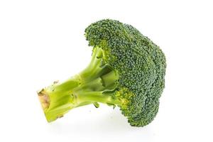 broccoli die op witte achtergrond worden geïsoleerd foto