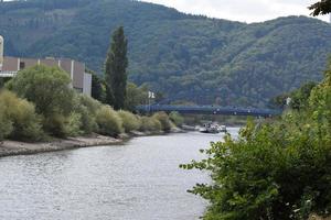 rivier- lahn in lahnstein, blauw brug foto