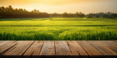 leeg houten tafel Aan groen natuur achtergrond, bureau van vrij ruimte voor Product Scherm. gemaakt generatief ai foto