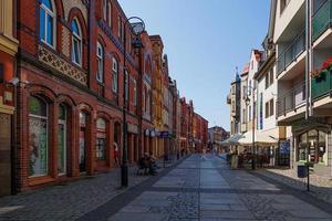 hoofd historisch straat in lebork Polen Aan een zomer dag foto