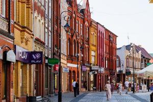 hoofd historisch straat in lebork Polen Aan een zomer dag foto