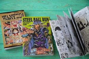 een stuk en jojo staal rennen bal manga boeken, vitoria, Spanje, 10 van april 2023 foto